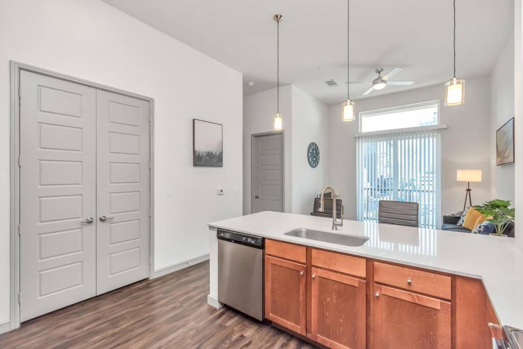 Penthouse Cool-Oasis-In-Houston-Rental Car Available-View-Great-Sleep Exterior foto